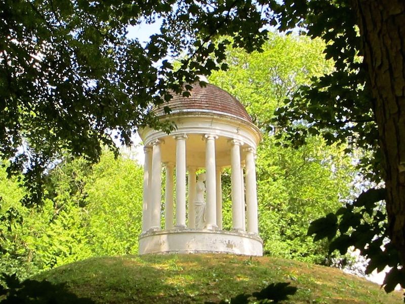 Neo-classical temple - High Wycombe car-free adventures