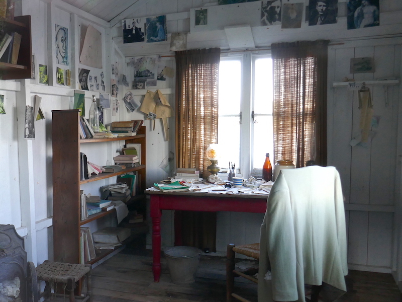 Dylan Thomas' shed - Carmarthen car-free